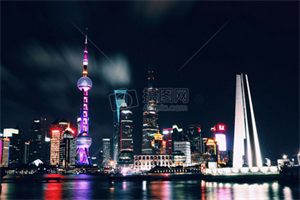 爱上海：Enjoying the Comfort and Pleasure of Night Cruise on the Huangpu River